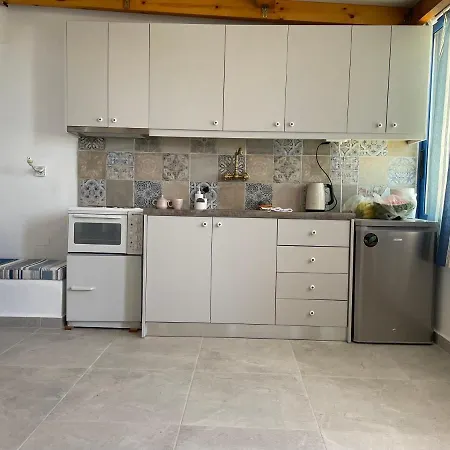 Antilio Chrisi Akti (Paros)